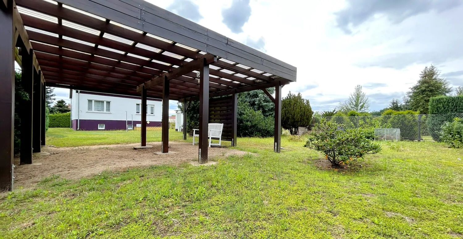Freifläche hinter dem Carport