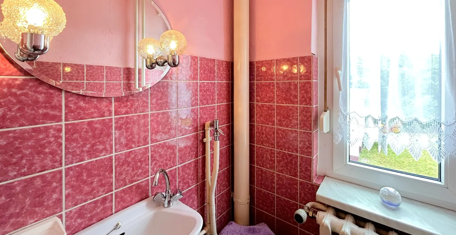 kleines Gäste-WC mit Fenster