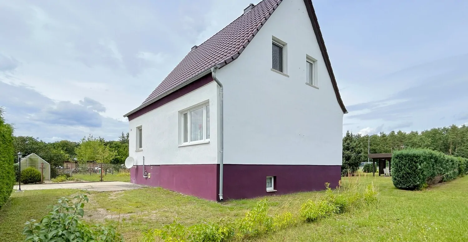 freistehendes Einfamilienhaus mit gesetzlichen Abstandsflächen zum benachbarten Grundstück