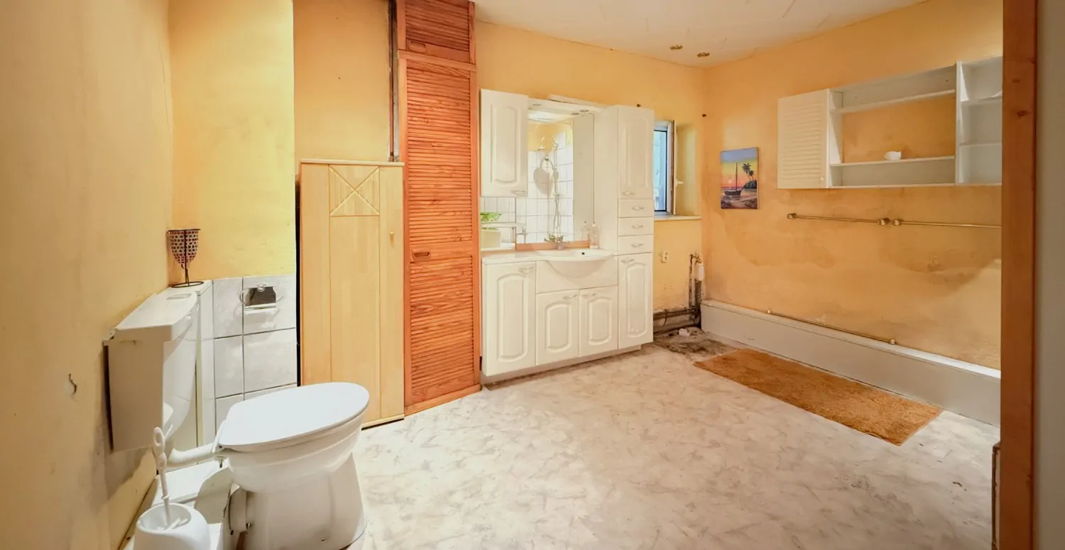 Badezimmer mit Badewanne