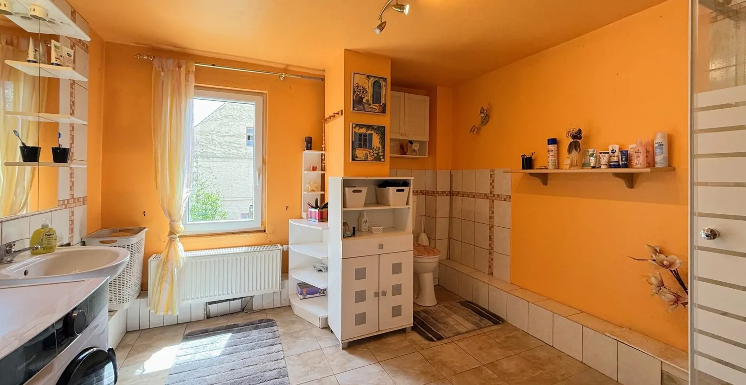 Badezimmer mit Dusche