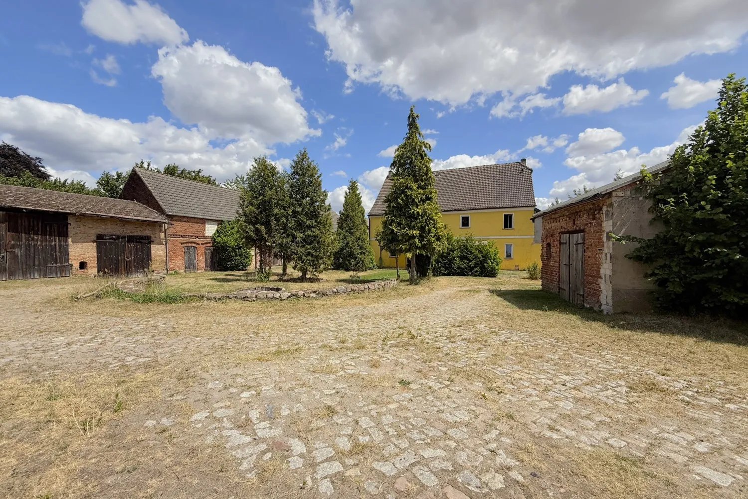 ca. 2.287 m² Grundstück