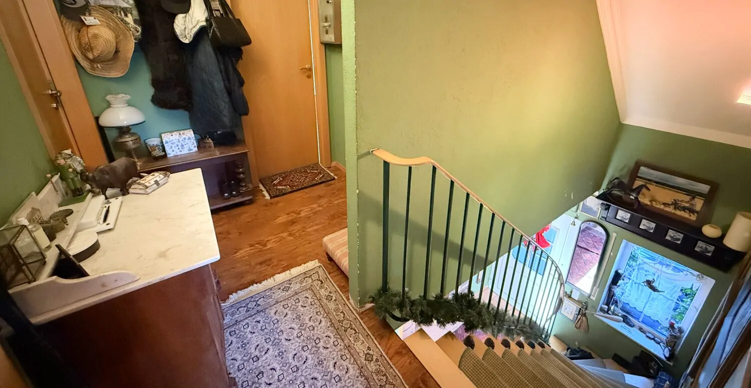 Flur mit Abstellraum im Dachgeschoss