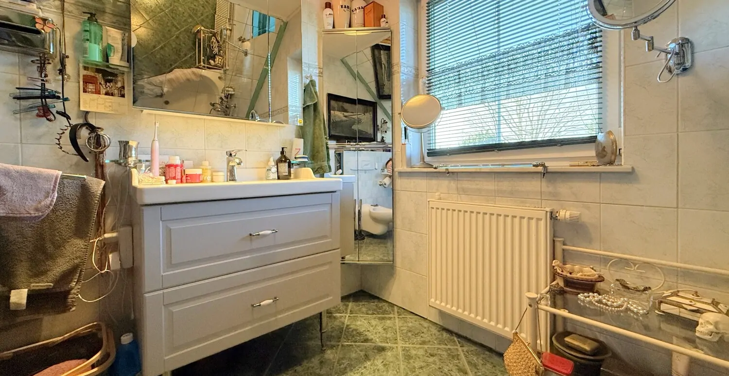 geräumiges Badezimmer