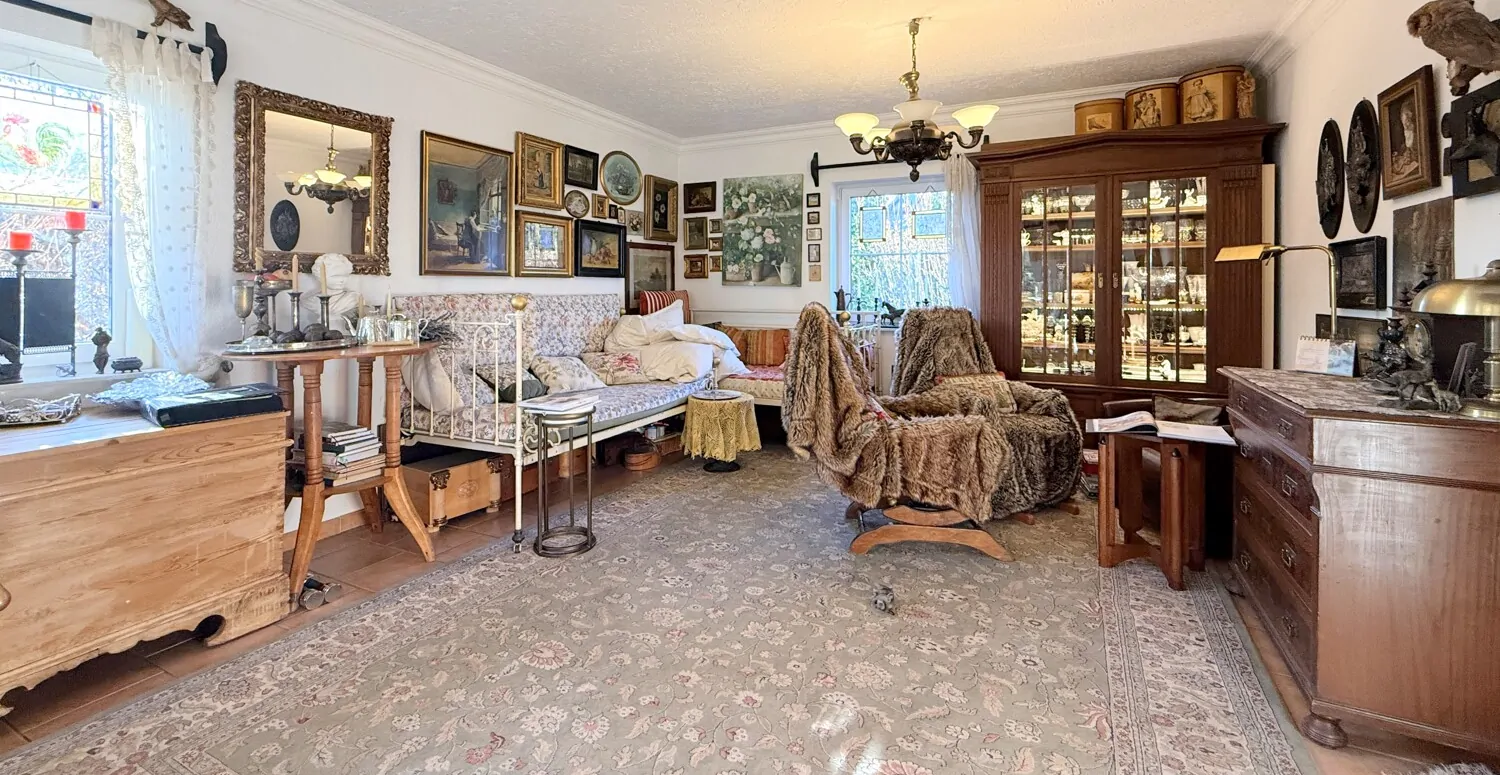 lichtdurchfluteter Wohnbereich