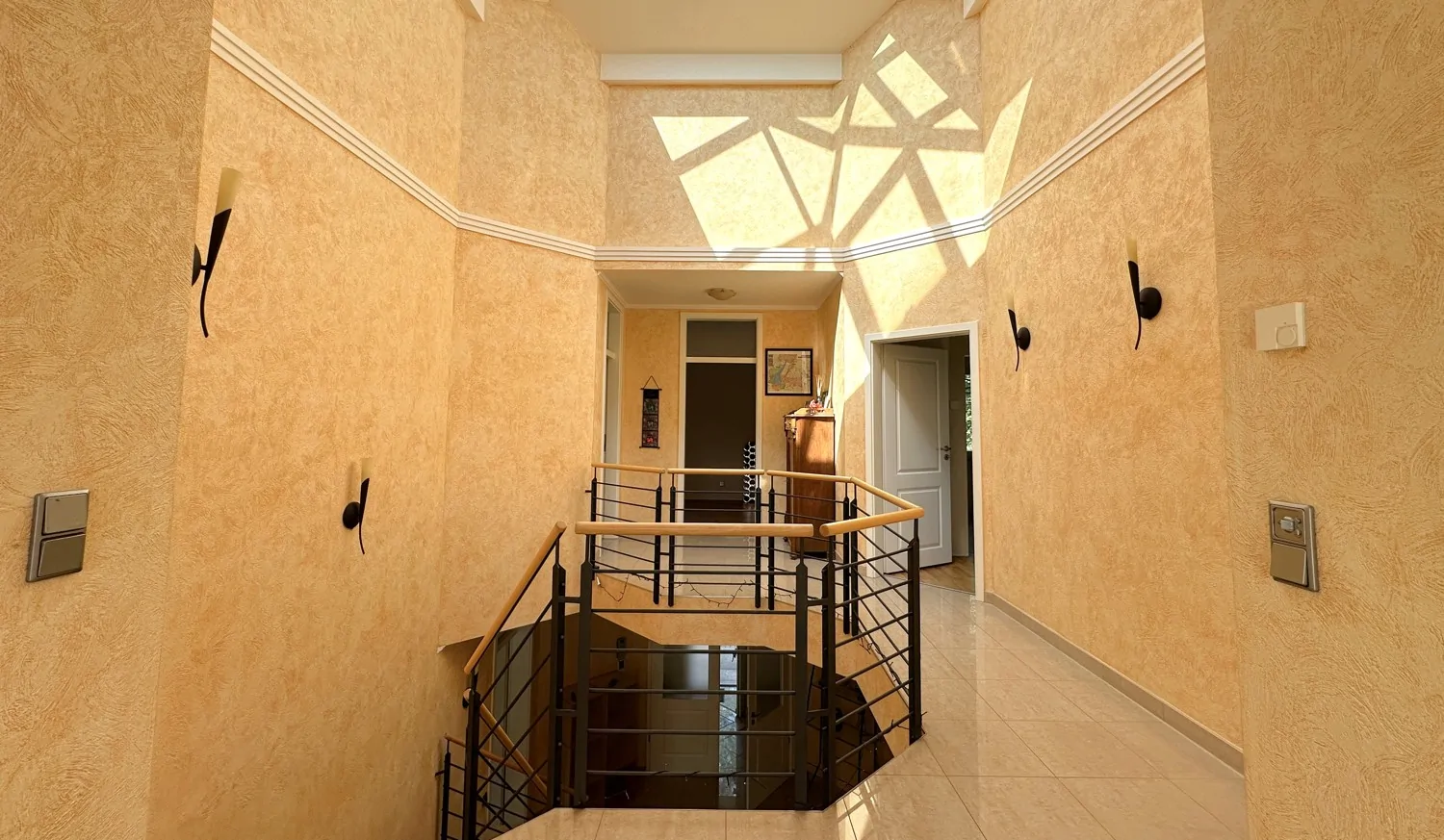 offene Galerie mit Artrium