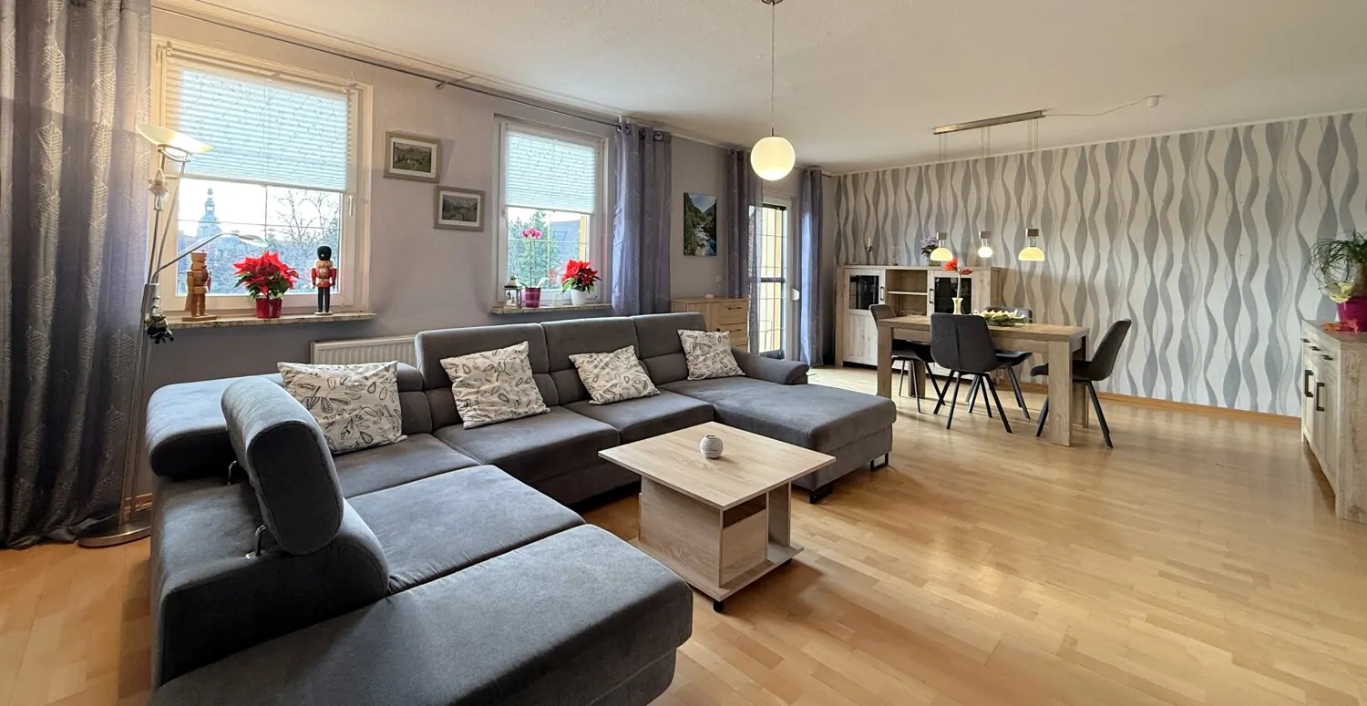 helles Wohn- und Esszimmer