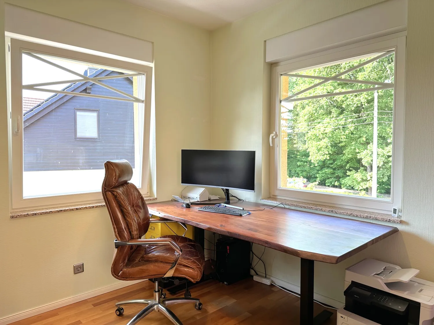 helles Arbeits-, Gäste- oder Kinderzimmer