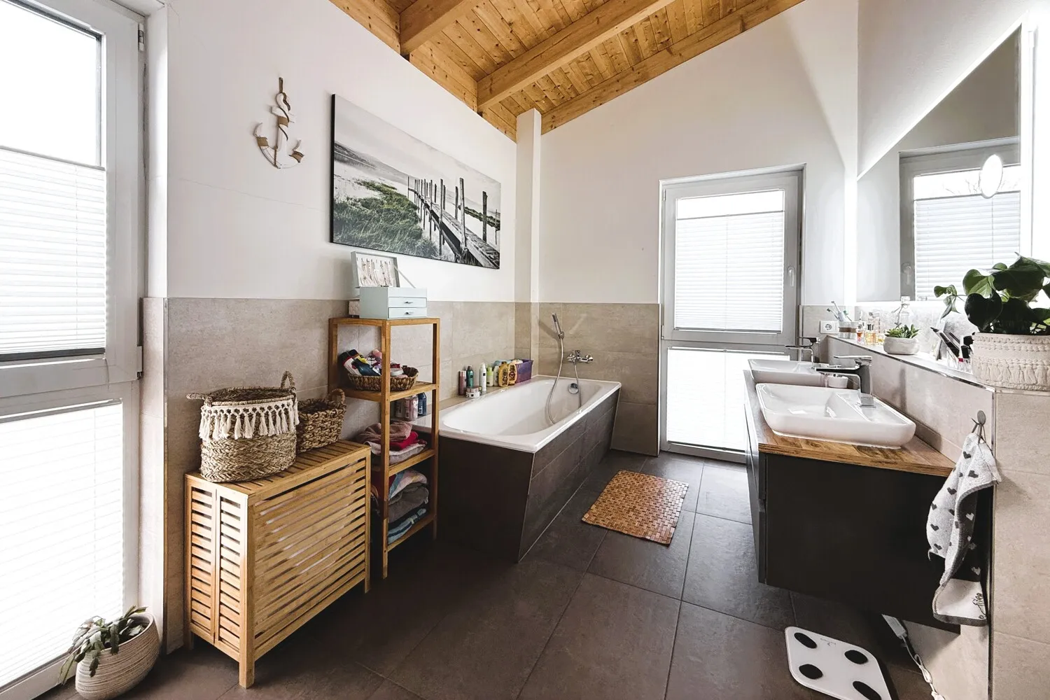 geräumiges Badezimmer