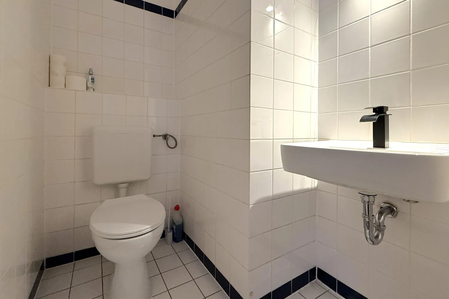 separates WC