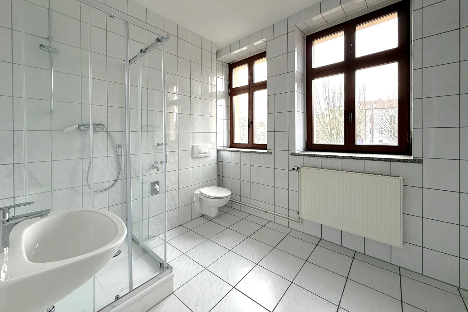 Badezimmer mit Dusche (1. OG)