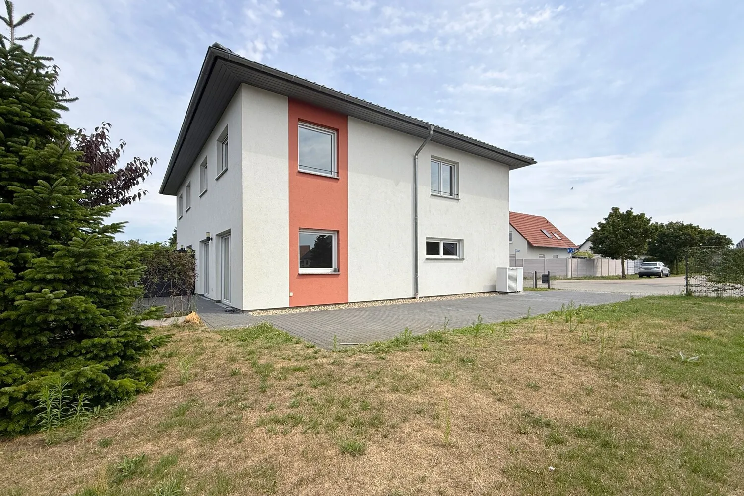 gepflasterte Auffahrt