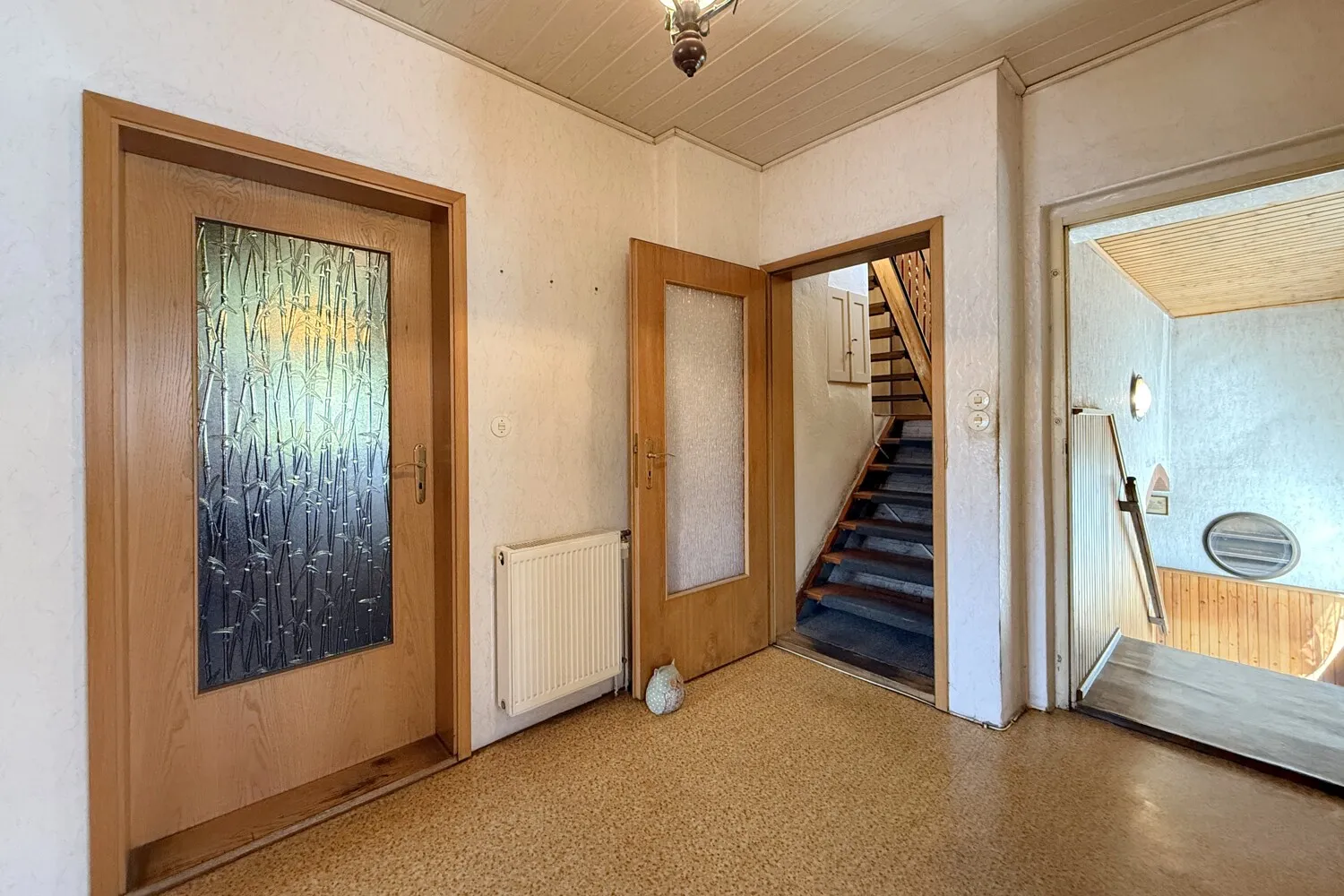 Flur mit Treppen zu den Zwischenebenen