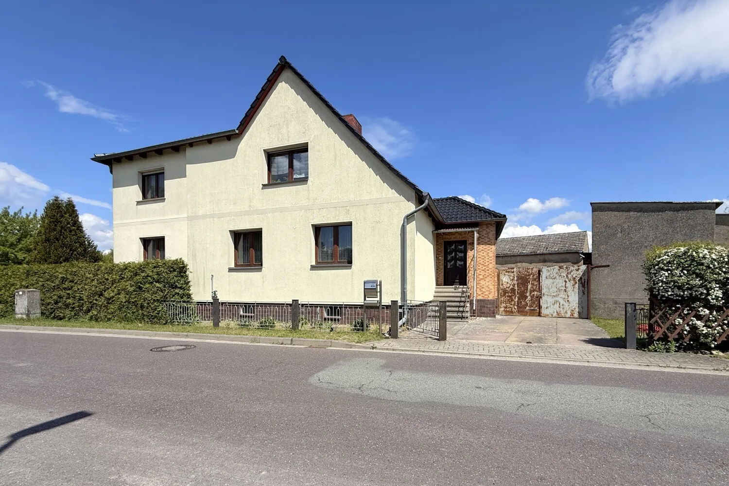 großes Einfamilienhaus in ruhiger Lage