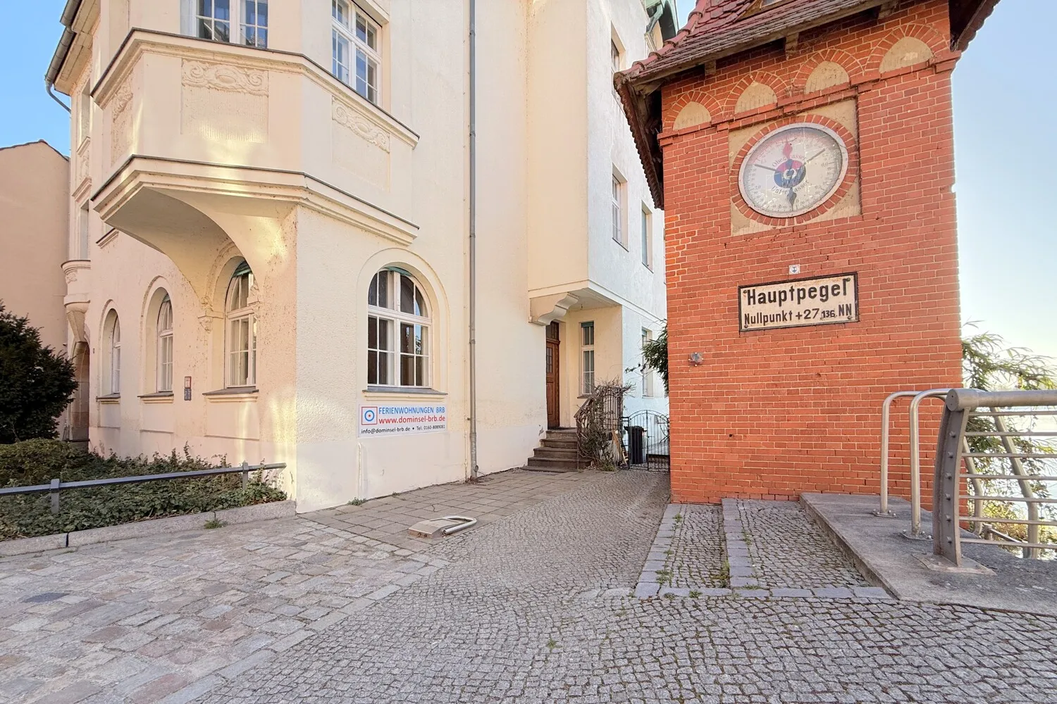 PKW-Stellplatz vor der Tür