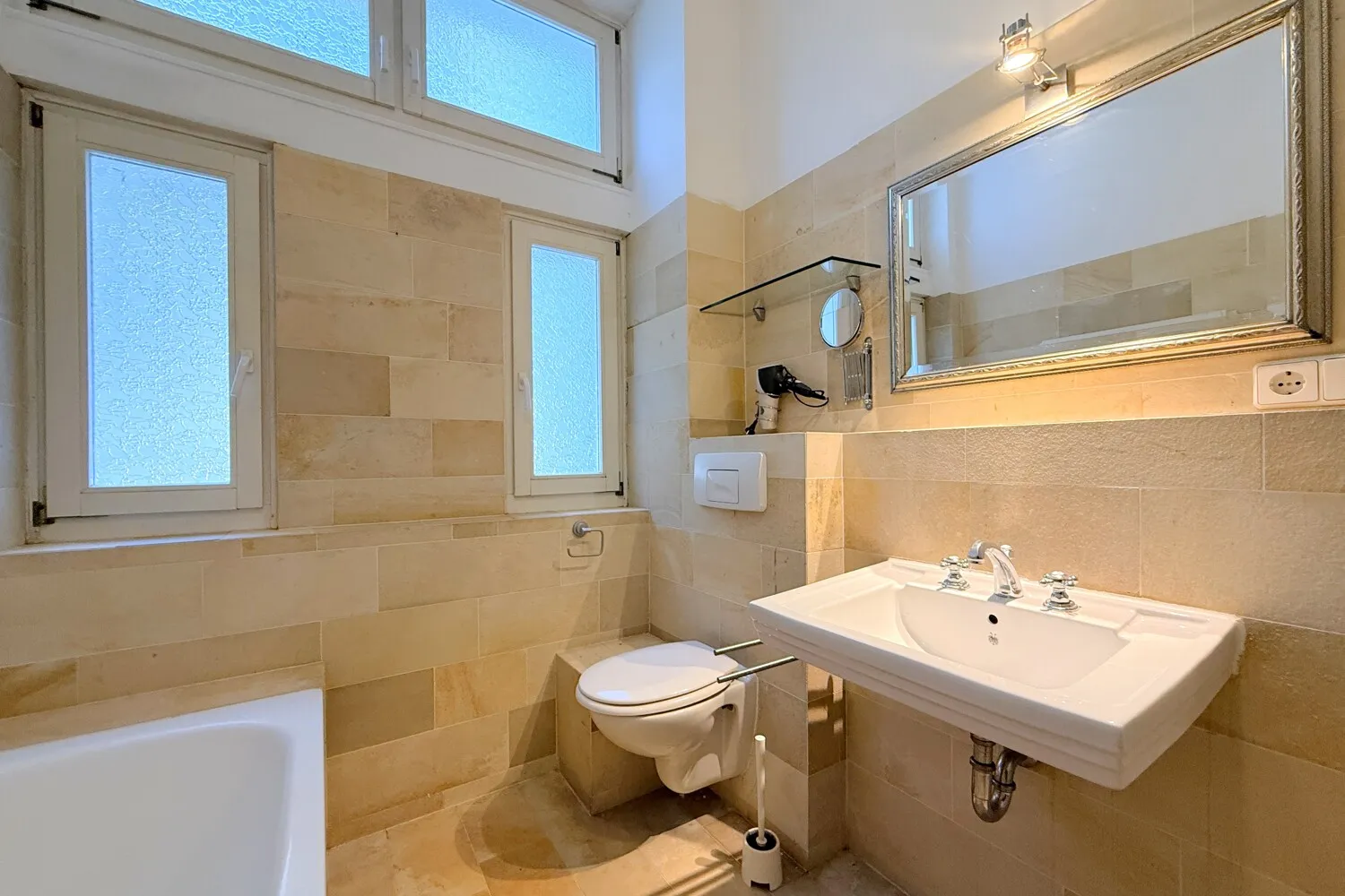 helles Badezimmer