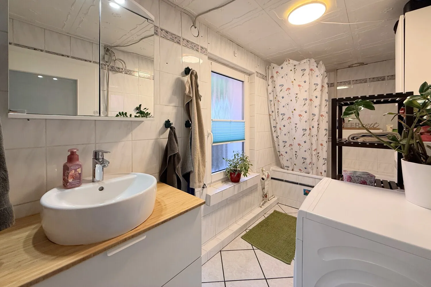 Badezimmer mit Badewanne