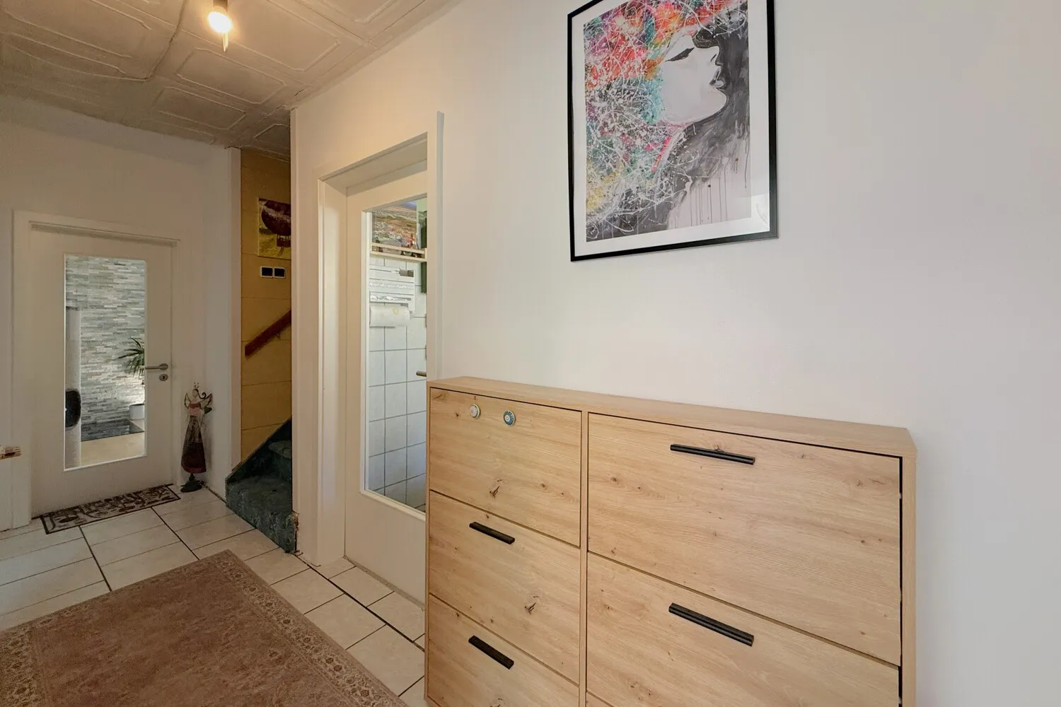 Flur mit Treppe zum Dachgeschoss