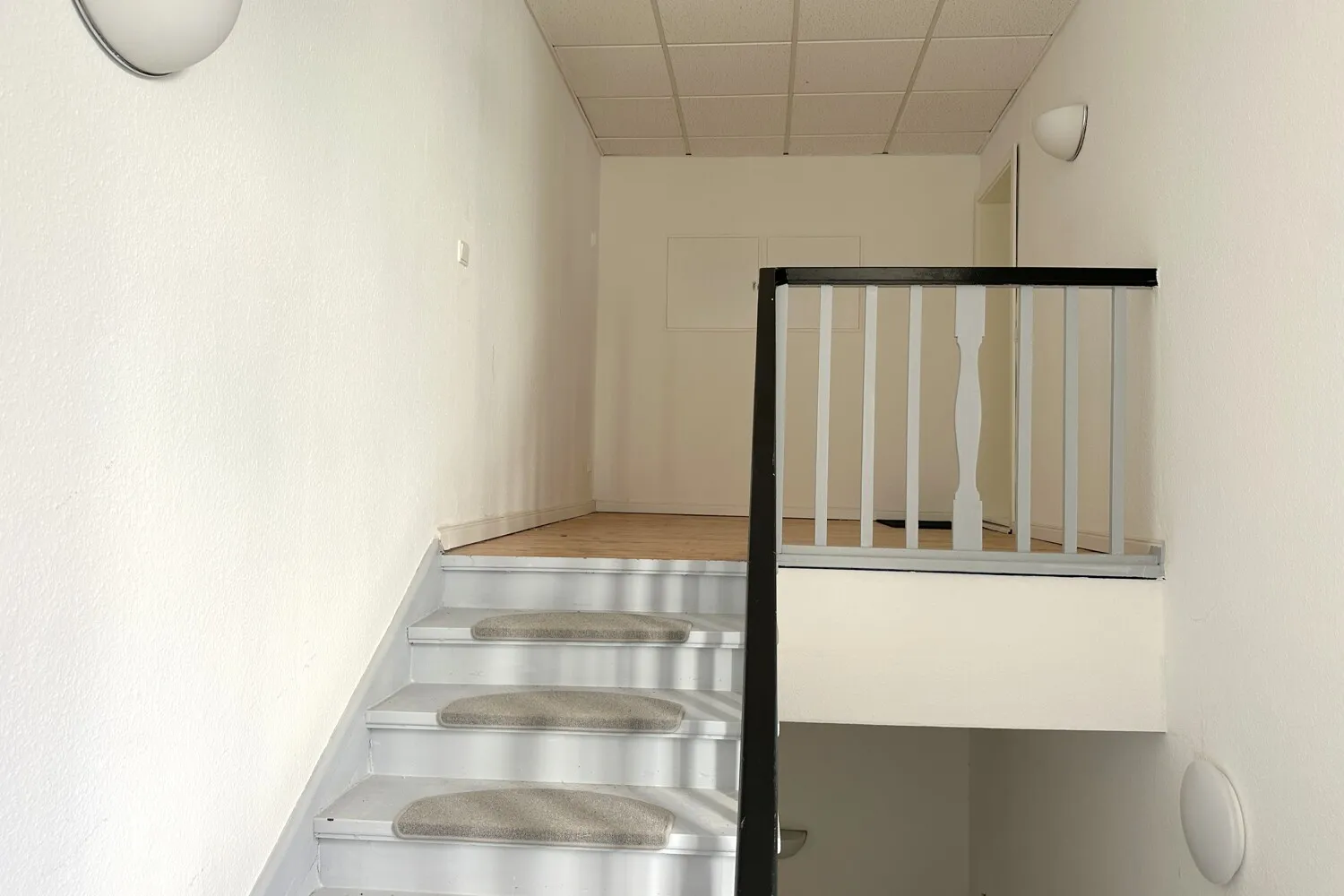 einziger Wohnungseingang im Nebengebäude