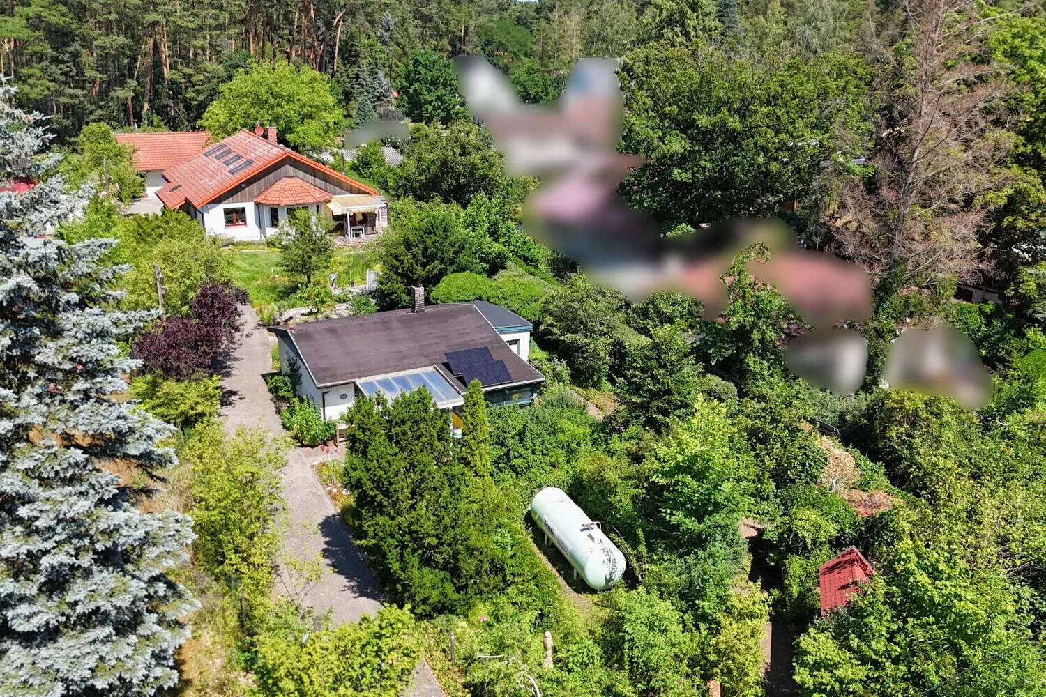 Einfamilienhaus mit Bungalow & Doppelgarage