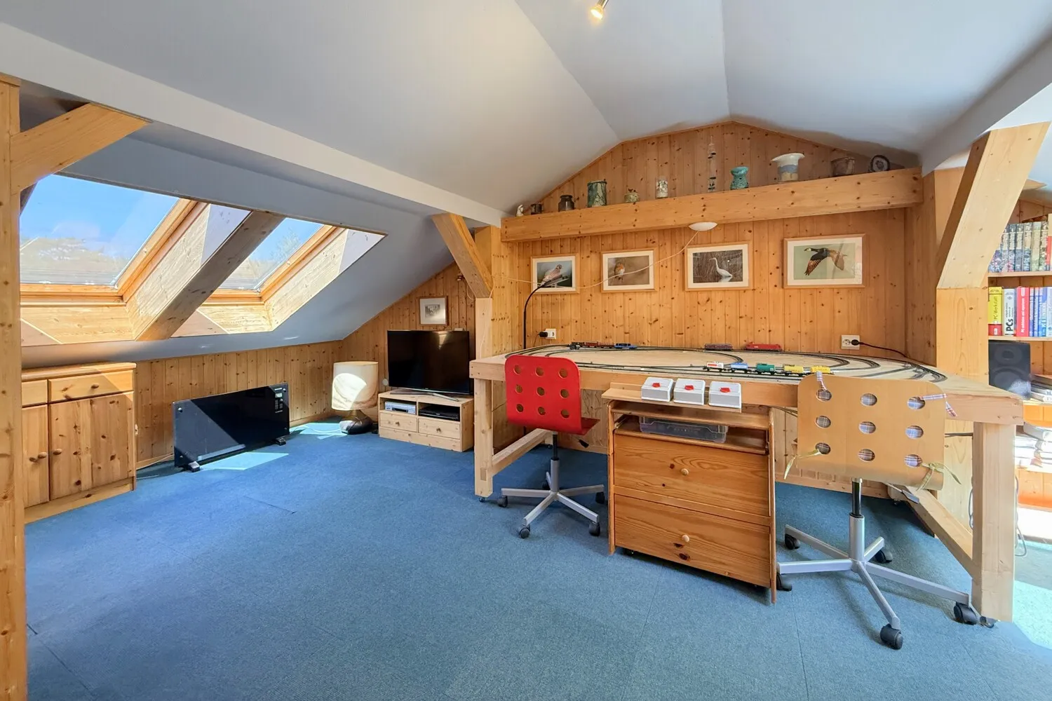 Gästezimmer mit Dachfenstern im Dachgeschoss