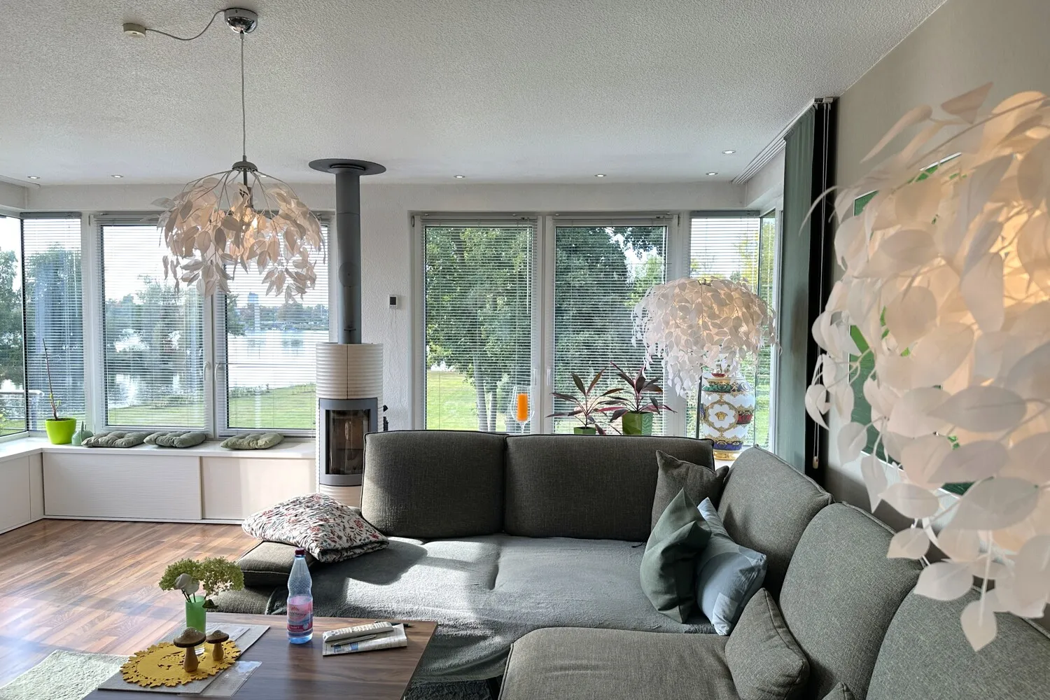 Wohnzimmer mit Kamin