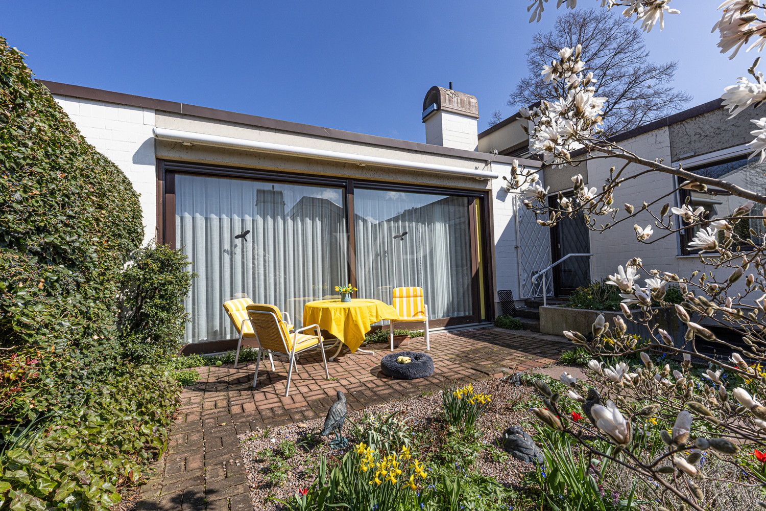 Gartenansicht mit Terrasse