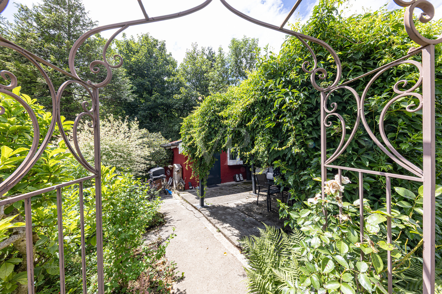 Laube und Gartenhaus