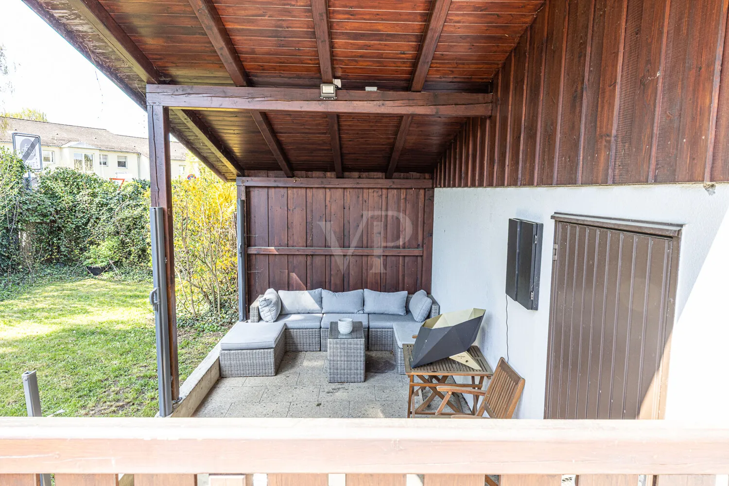 Blick auf die überdachte Terrasse