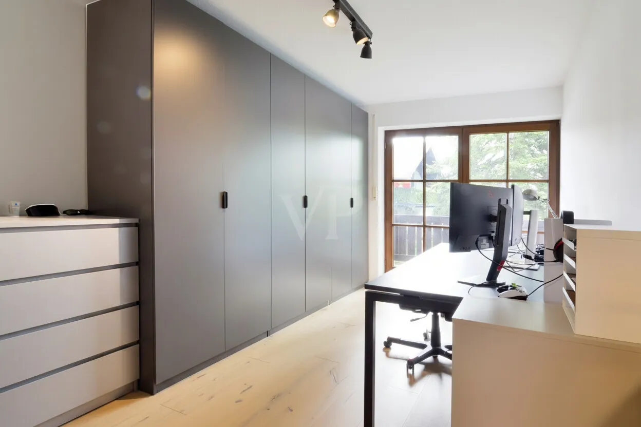 Büro/Kinderzimmer mit Balkon Obergeschoss