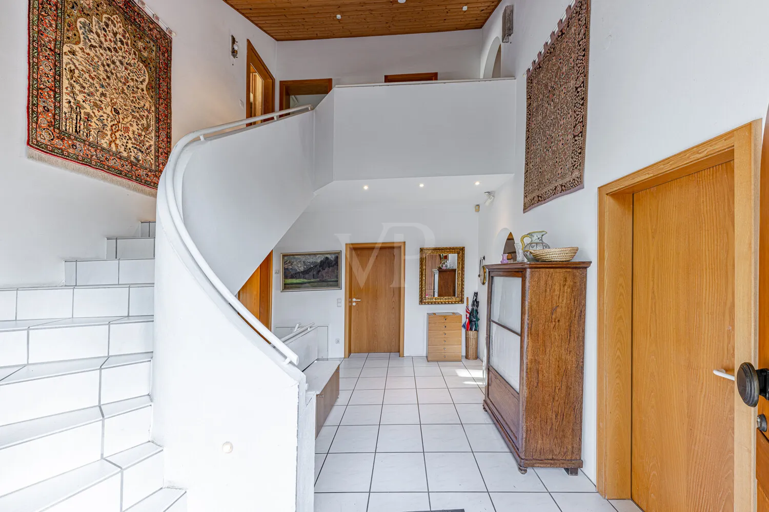 Eingangsbereich mit Treppe ins Obergeschoss