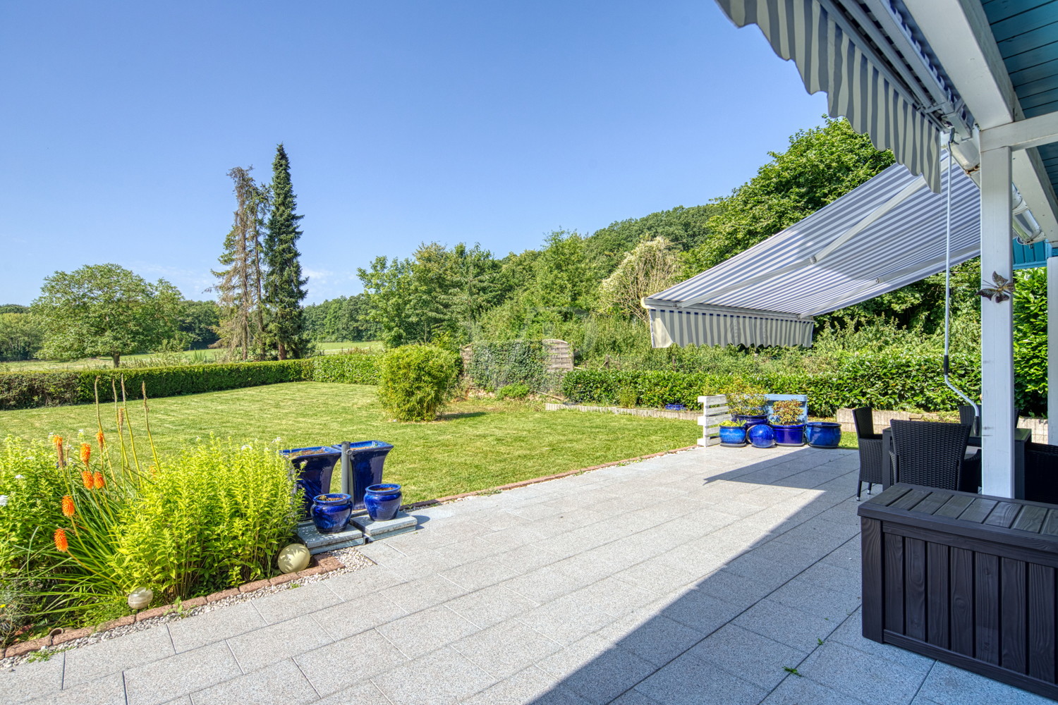 Blick von der Terrasse Hauptwohnung