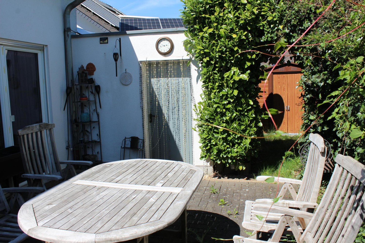 Terrasse und Garage