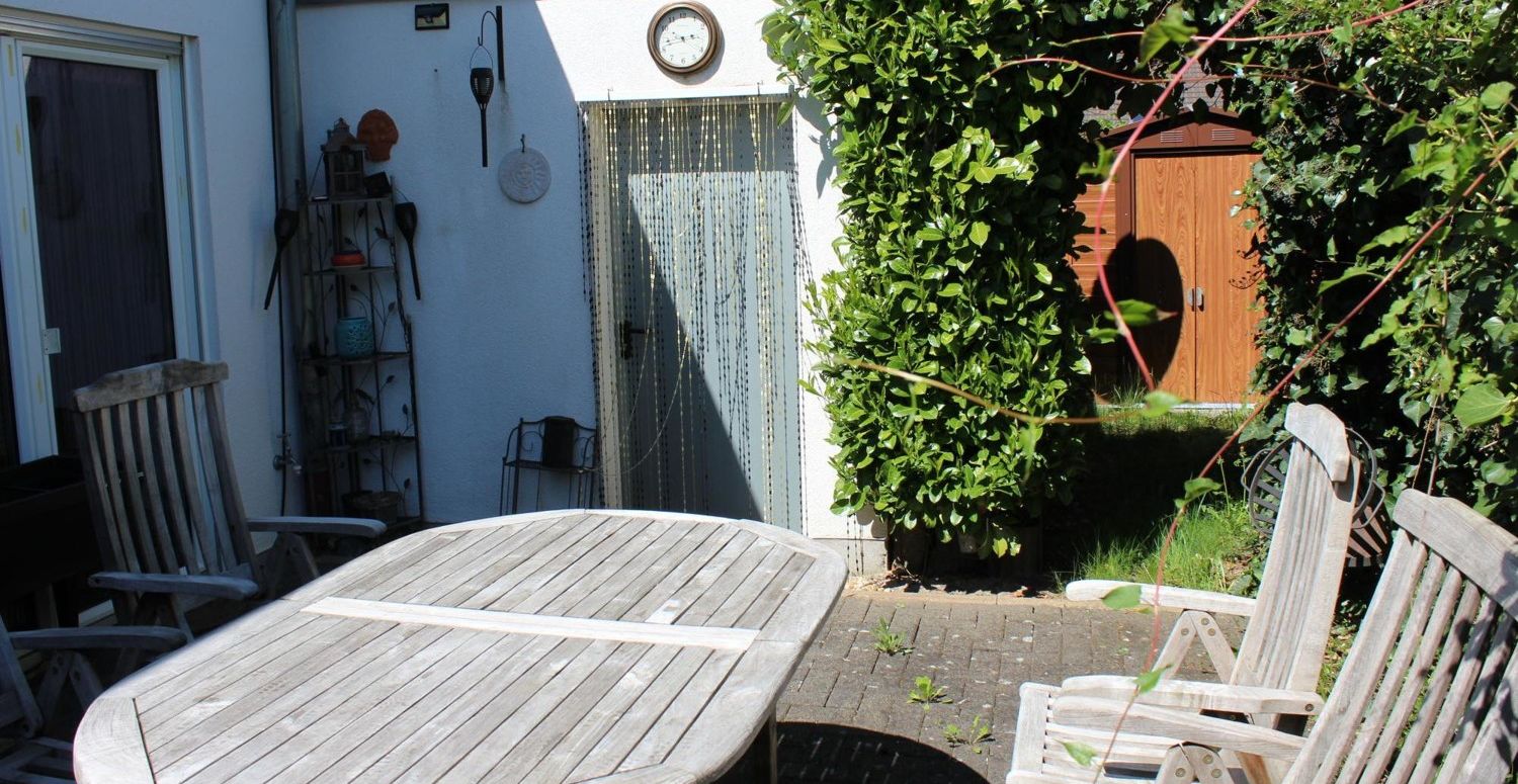 Terrasse und Garage