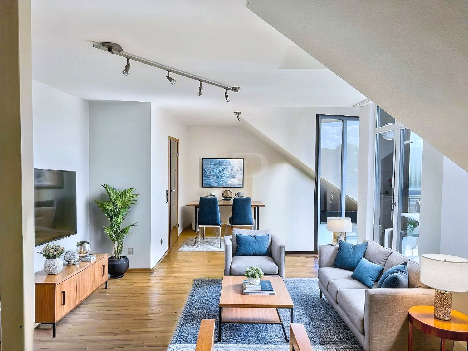 Wohnzimmer mit KI entfremdet