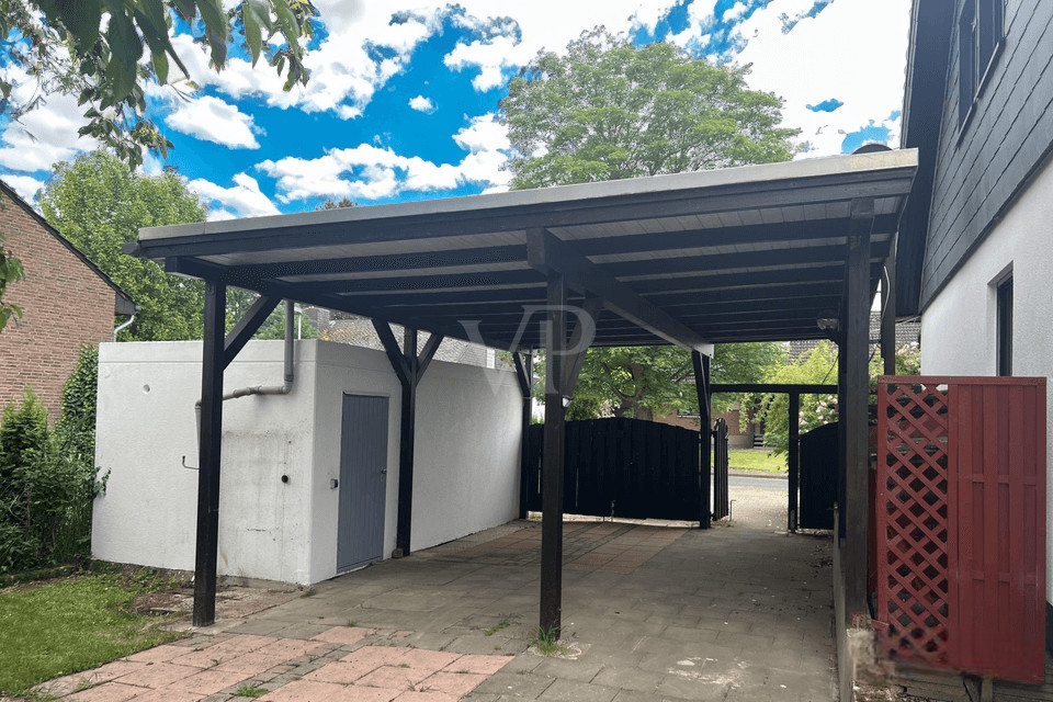 Carport und Rückseite Garage