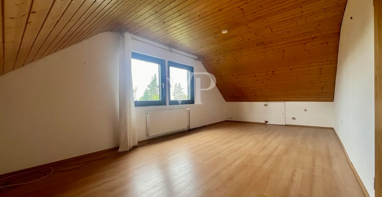 Schlaf-, Spiel-, Hobbyzimmer im DG