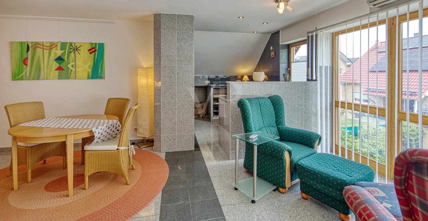 Wohnbereich DG (Einliegerwohnung) mit Blick zum Kochbereich