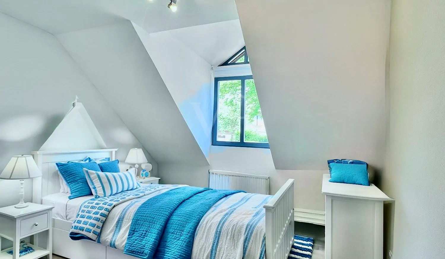 Kinderschlafzimmer mit KI entfremdet