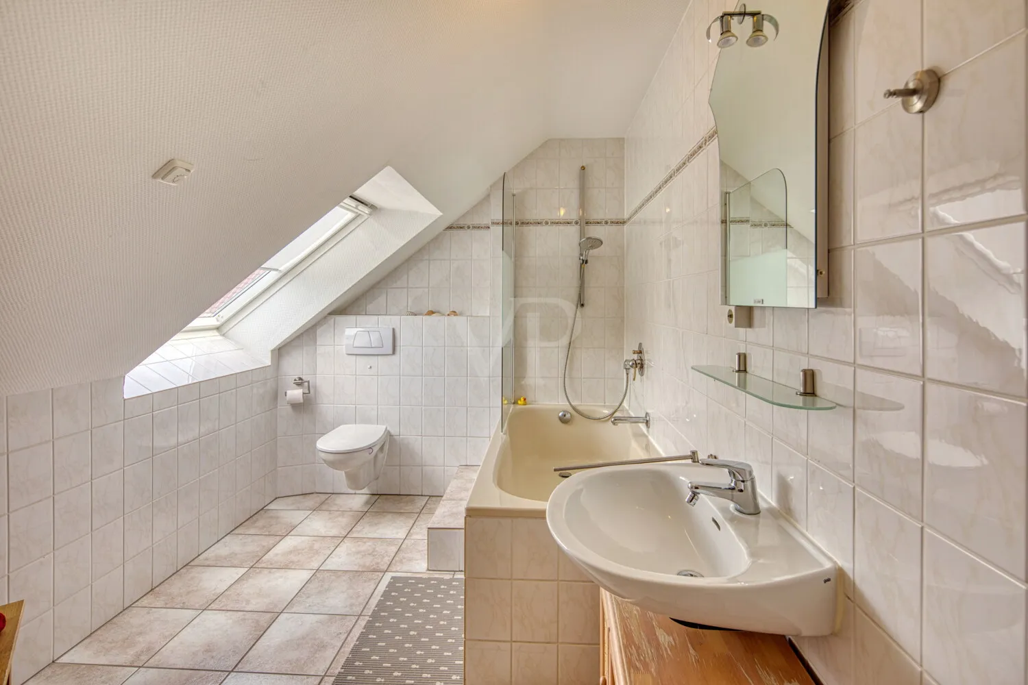 Bad En Suit DG (Einliegerwohnung)