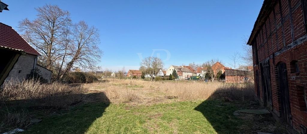Land und Wiese