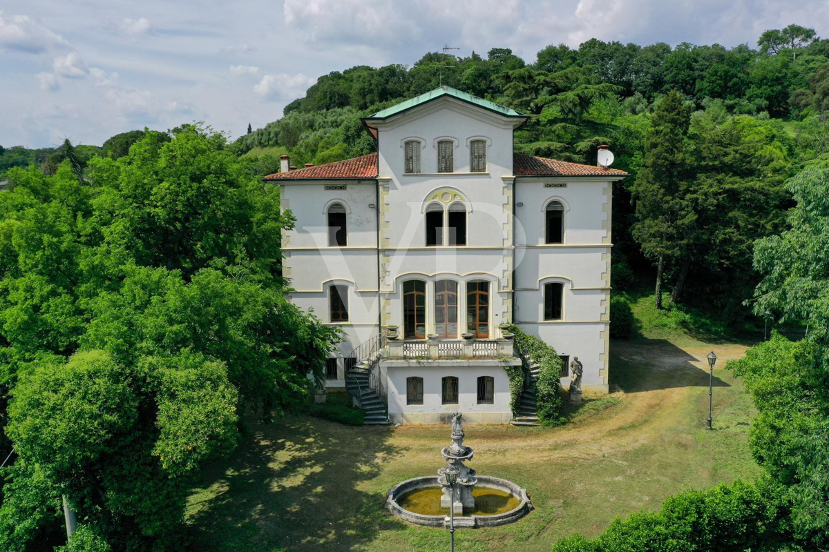 Villa con maravilloso parque