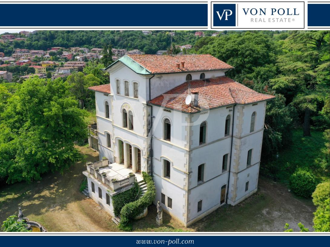 Villa mit wunderschönem Park