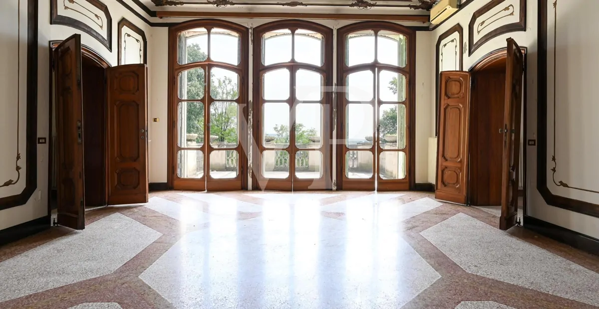 Villla with wonderful park