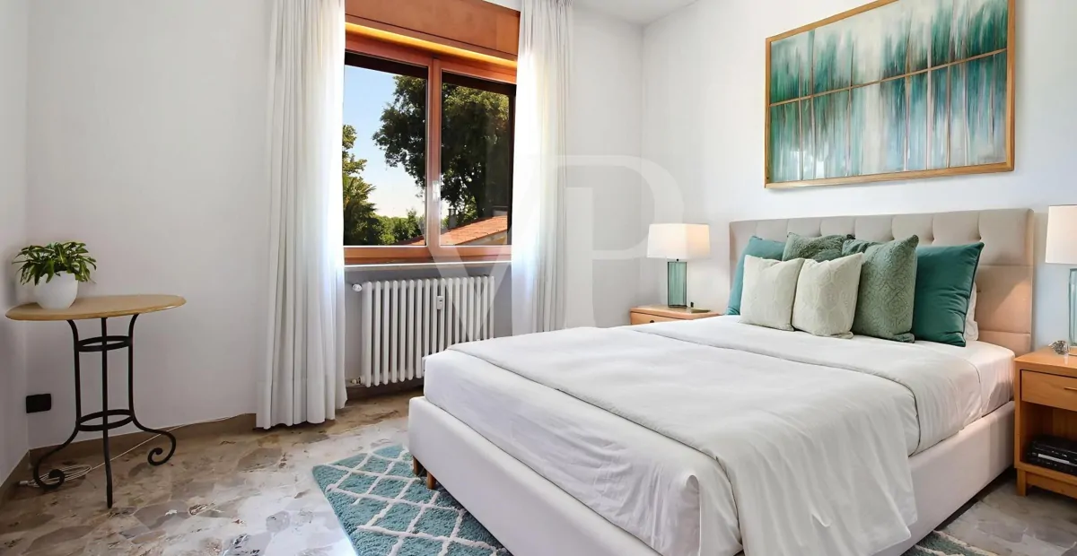 Geräumige und helle Drei-Zimmer-Wohnung mit privatem Garten