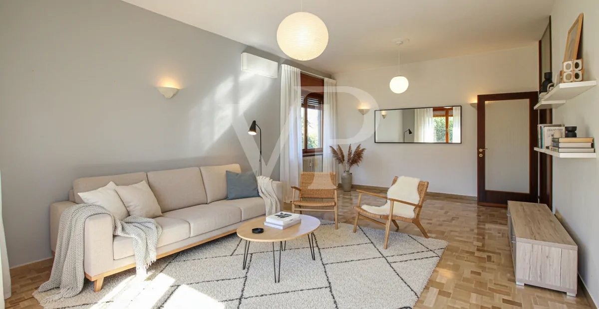 Geräumige und helle Drei-Zimmer-Wohnung mit privatem Garten