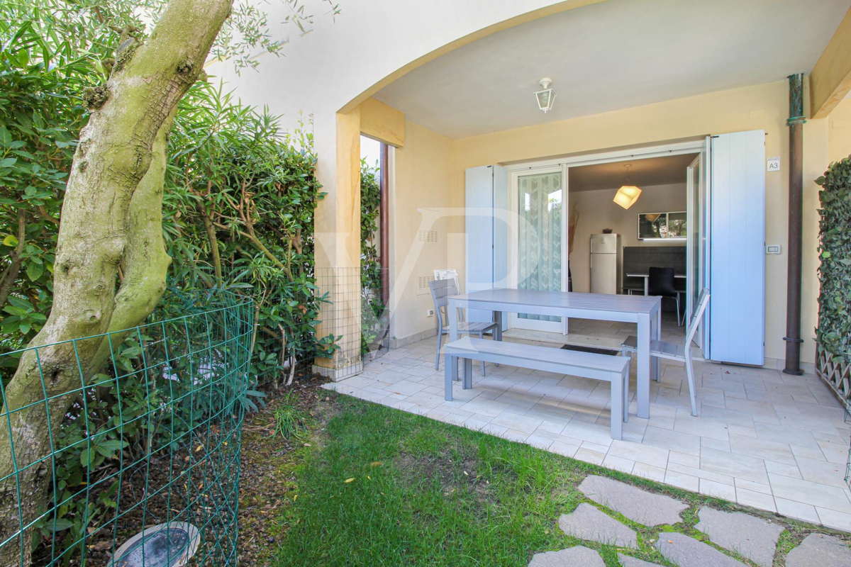 Two-room ground floor apartment in residence with central swimming pool