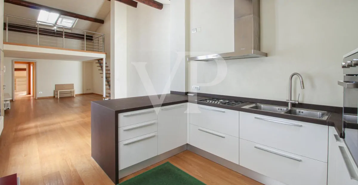 Elegante Drei-Zimmer-Dachgeschosswohnung im historischen Zentrum