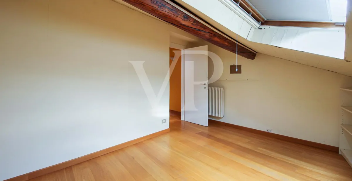 Elegante Drei-Zimmer-Dachgeschosswohnung im historischen Zentrum