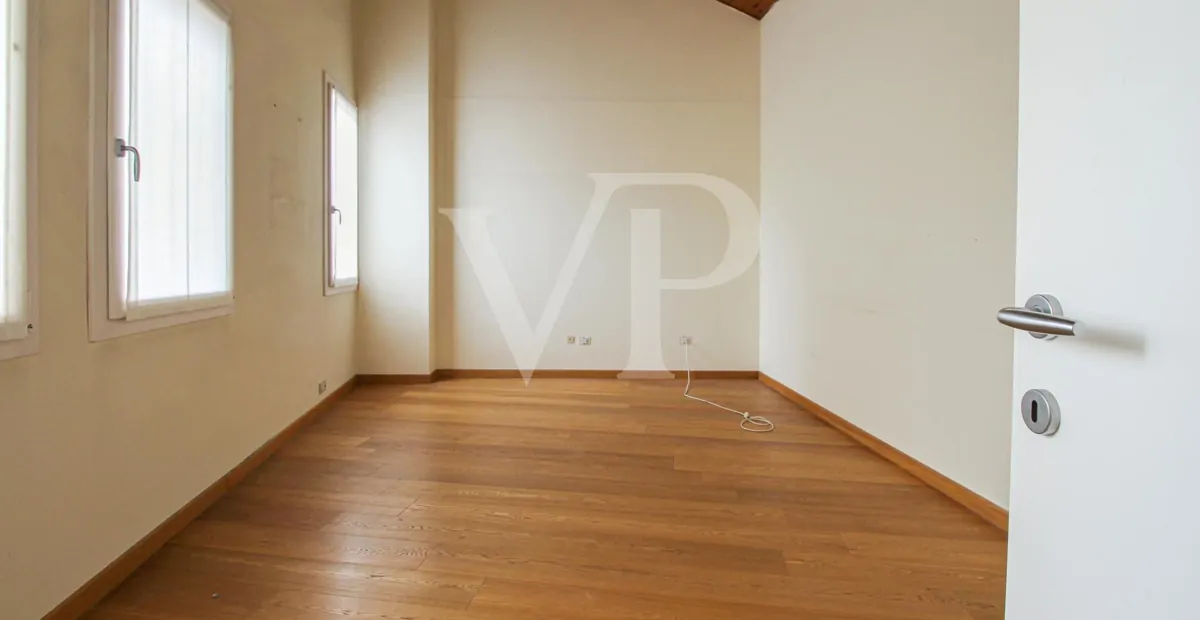 Elegante Drei-Zimmer-Dachgeschosswohnung im historischen Zentrum